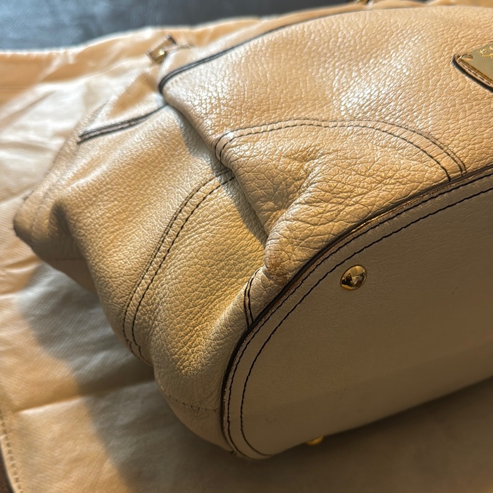 MCM Authentic Elegant Cream Handbag - Picture 3 of 16